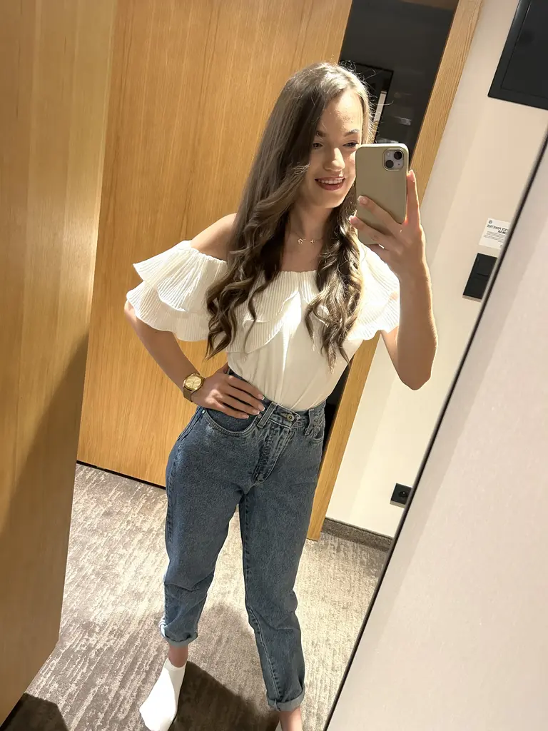 Zwykłe zdjęcie selfie przed przetworzeniem przez AI